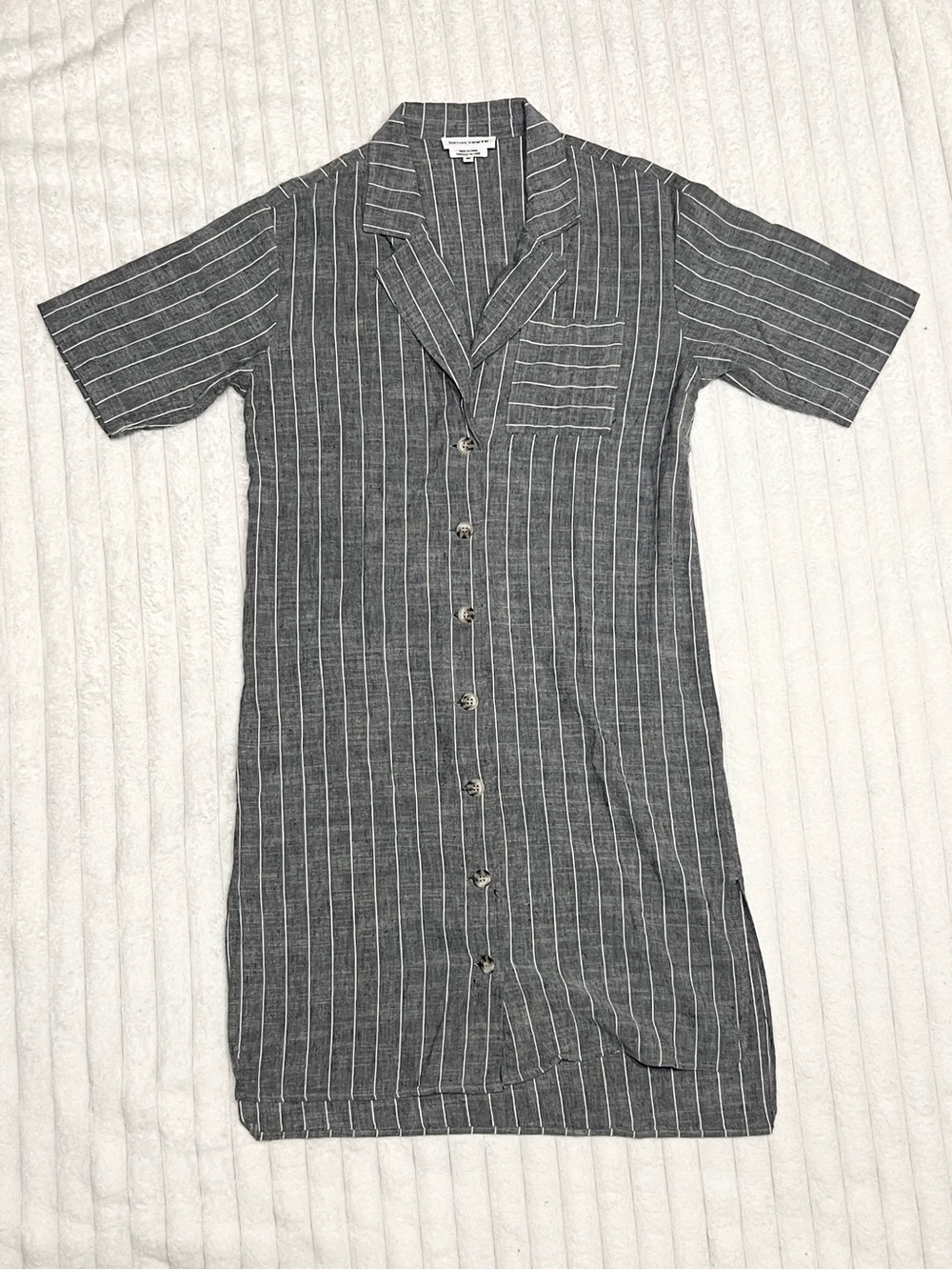 NATIVE YOUTH Gray Pinstripe Short-Sleeve Button-Down Dress